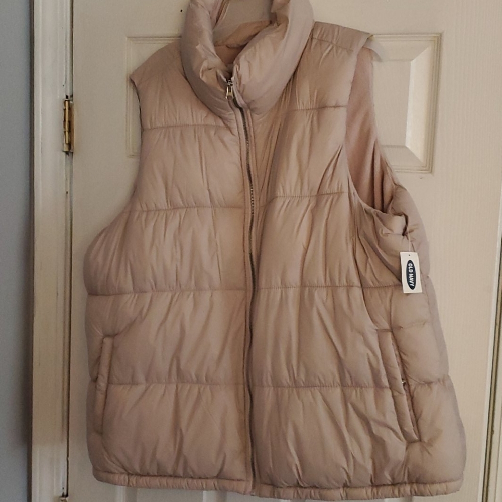 NWT Old navy XXL nude puffer zip up vest